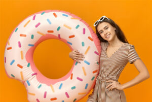 Inflatable donut swim ring